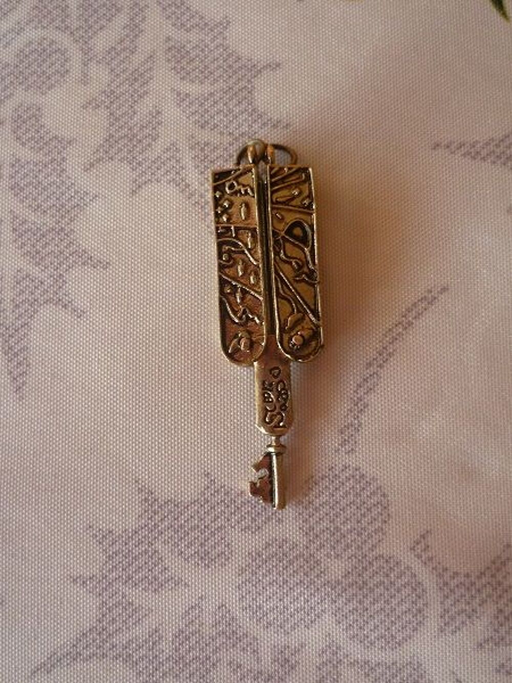 Pendentif Cl&eacute; carte GRIMM twilight film cin&eacute; TV s&eacute;rie vampir Bijoux et montres