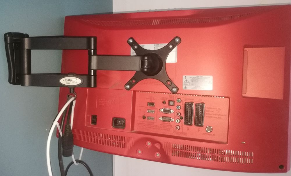 TV LG 55cm et son support mural pivotant Photos/Video/TV