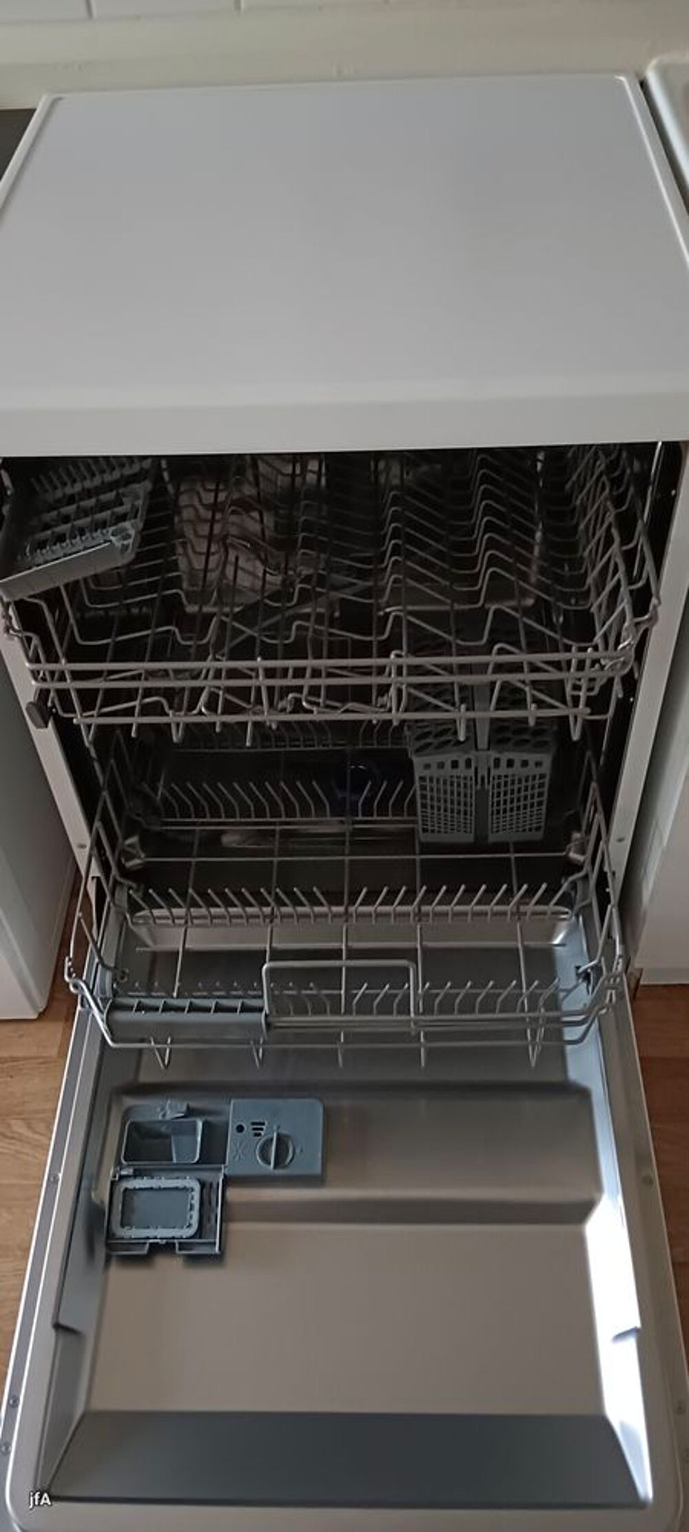 Lave vaisselle SABA. Electroménager