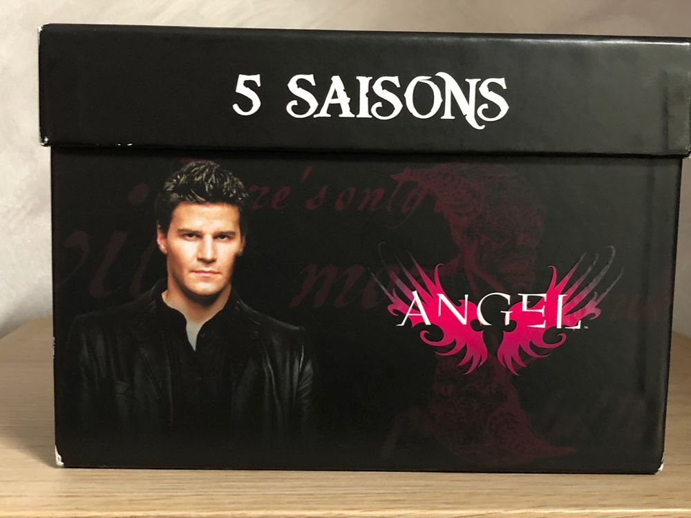 coffret Angel saison 1 &agrave; 5 DVD et blu-ray