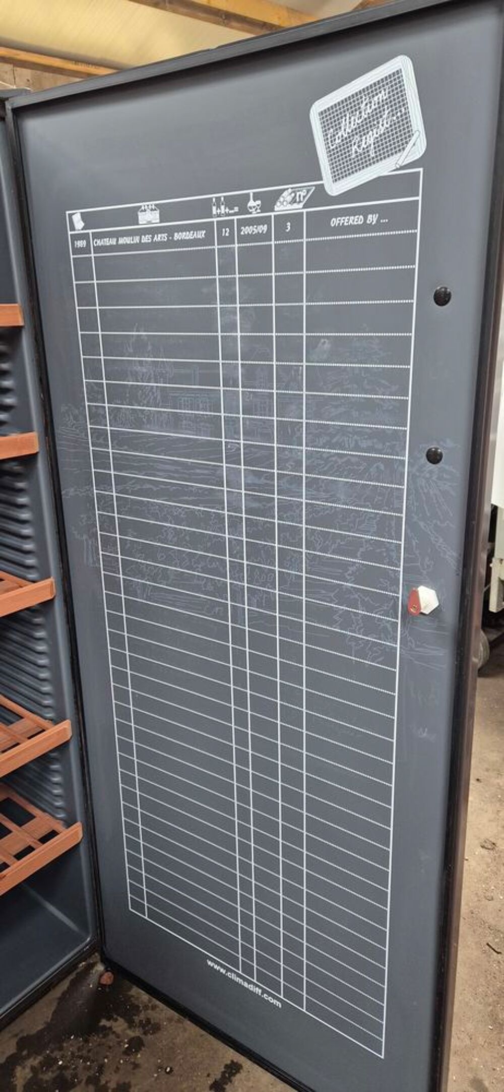 Cave &agrave; vin 230 &agrave; 250 bouteilles Climadiff. Mod&egrave;le CV252 Electroménager