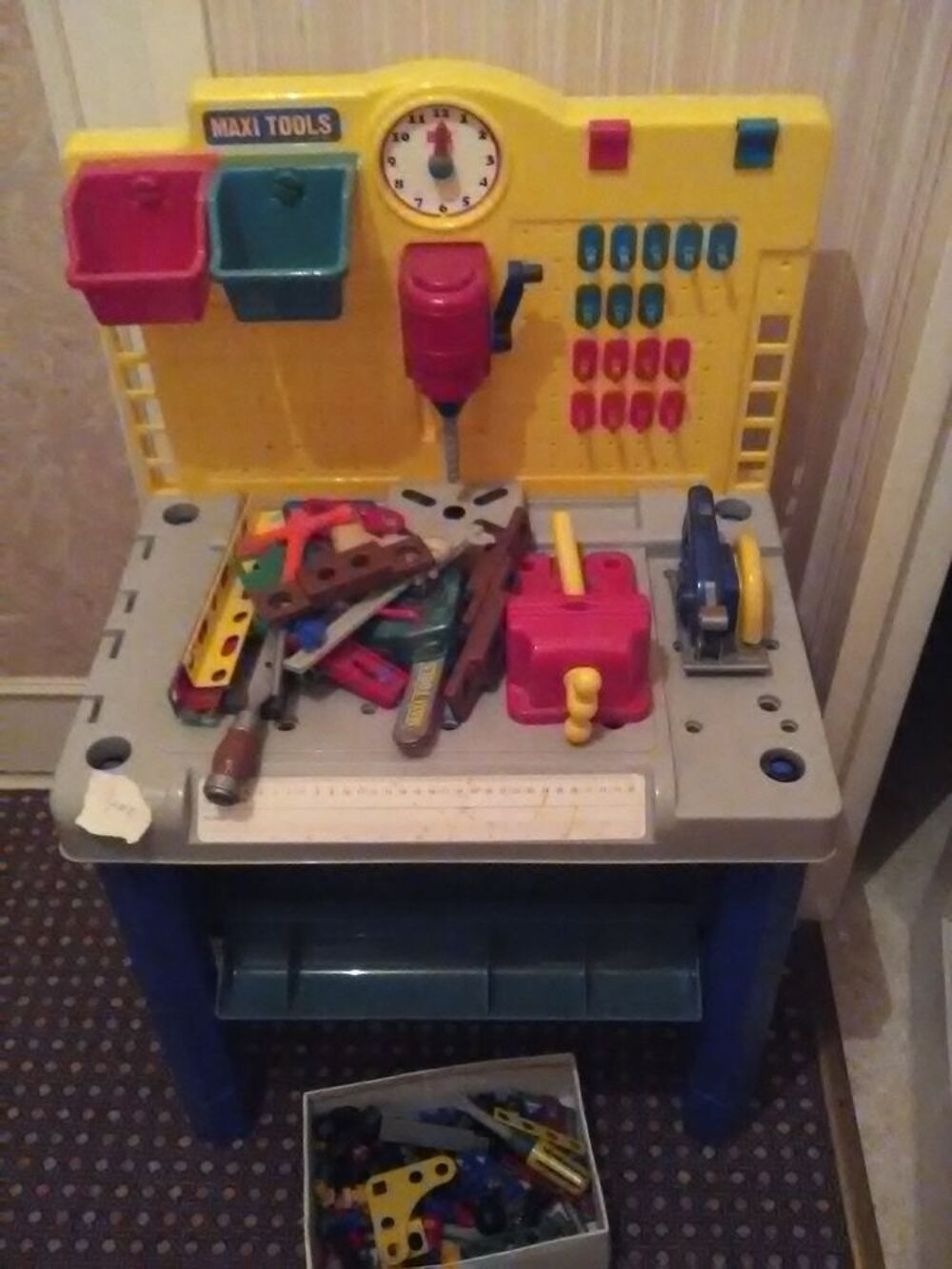 &Eacute;tabli avec ses outils Jeux / jouets
