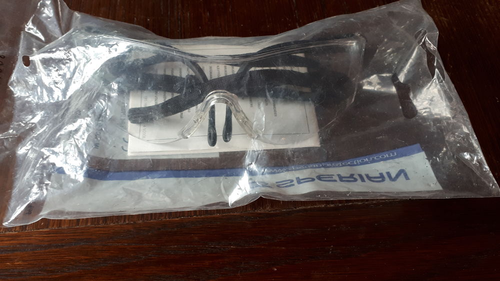 Lunettes de protection neuves
Bricolage