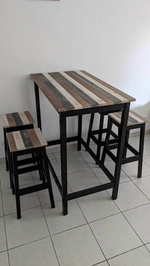 Table haute et 4 tabourets 120 Cannes La Bocca (06)