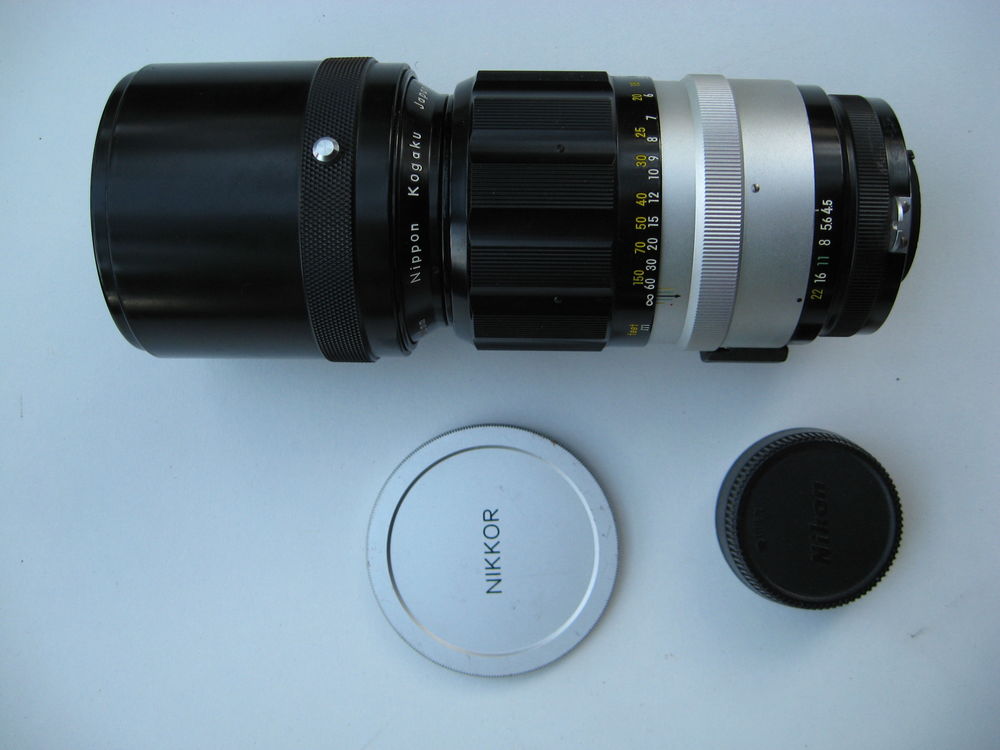 Nikon Nikkor 300 mm f 4,5 non AI premier mod&egrave;le. Bouchons Photos/Video/TV
