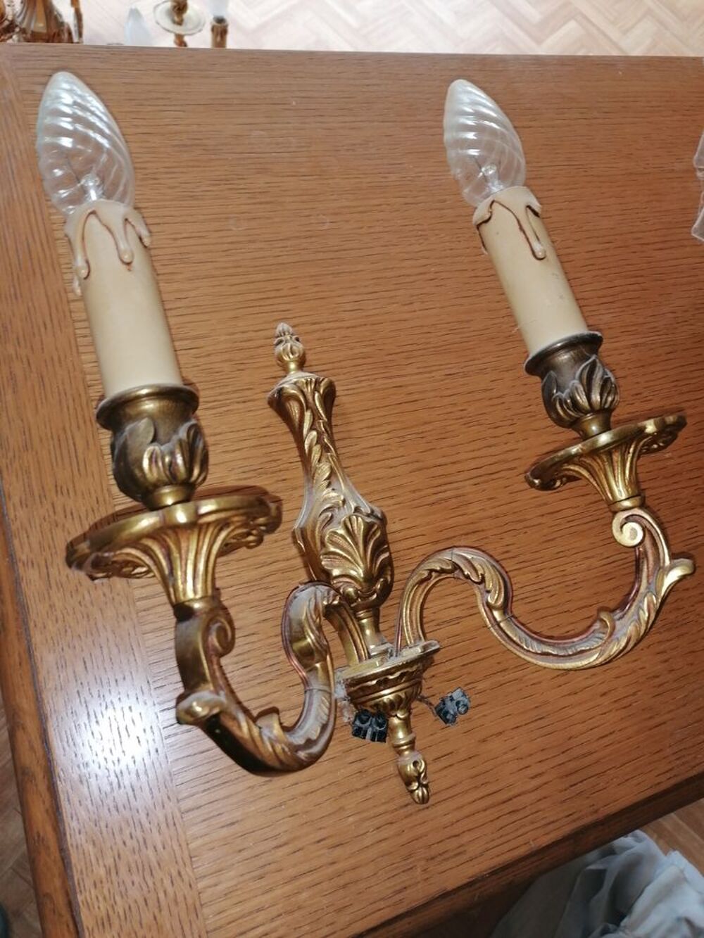 LUSTRE ET APPLIQUES EN BRONZE 
Décoration