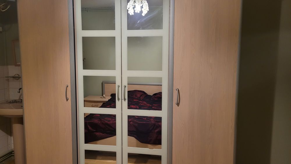 Tr&egrave;s belle grande armoire Meubles