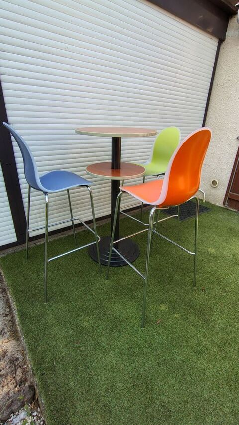Table bistrot avec 3 chaises hautes 450 Nantes (44)