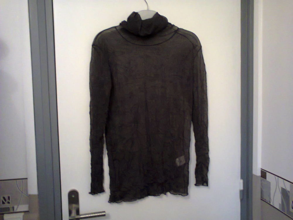 ROBE EN LAINE COULEUR CHOCOLAT. Vêtements