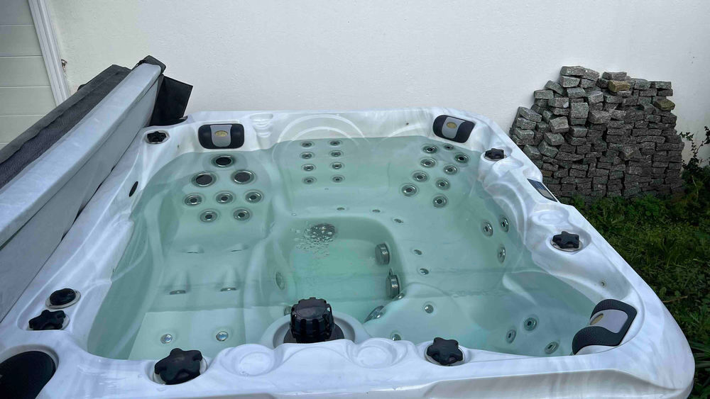 Spa Vert Oc&eacute;an 5 // 5-6 personnes - bonne affaire - URGENT
Sports