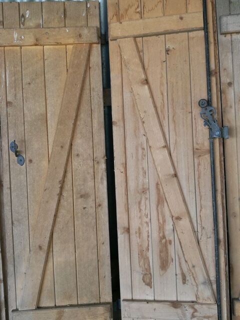 1  VOLETS BOIS avec ferrure 30 Jaunay-Clan (86)