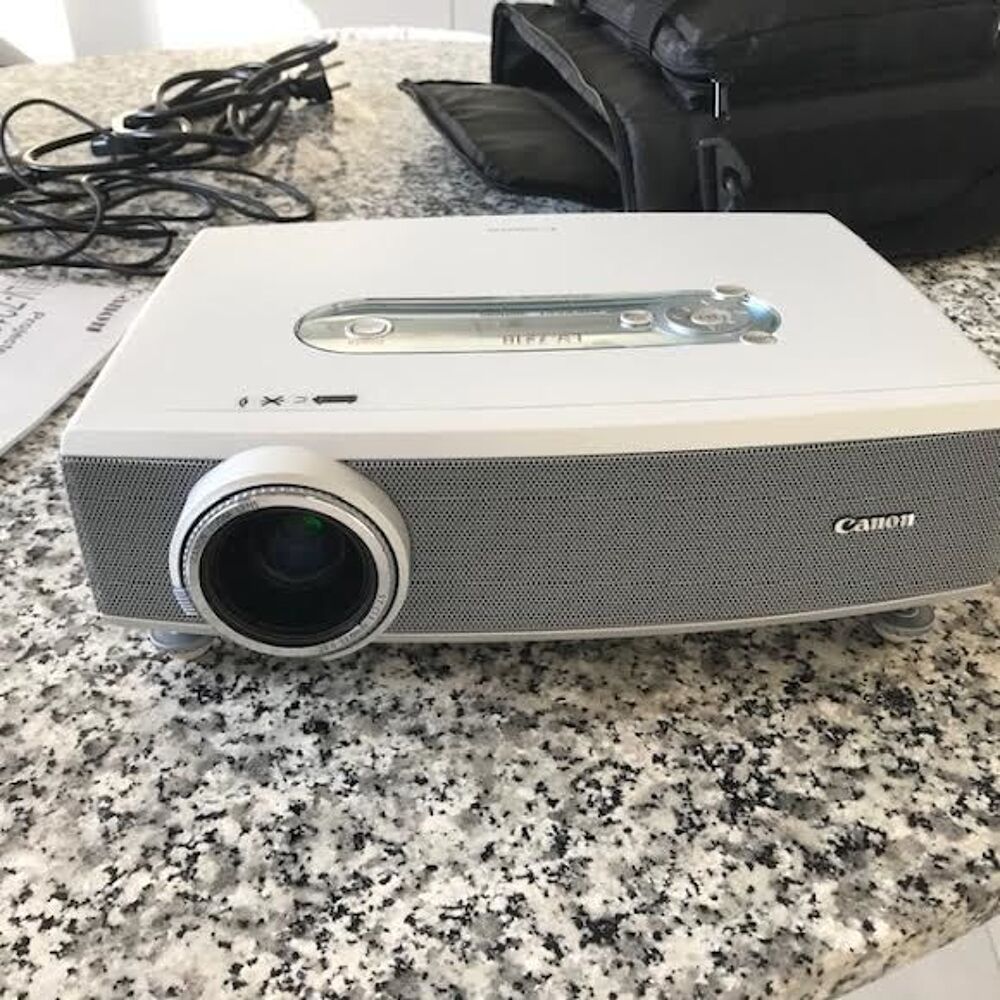 Projecteur Multim&eacute;dia CANON LV-7210 presque neuf Photos/Video/TV