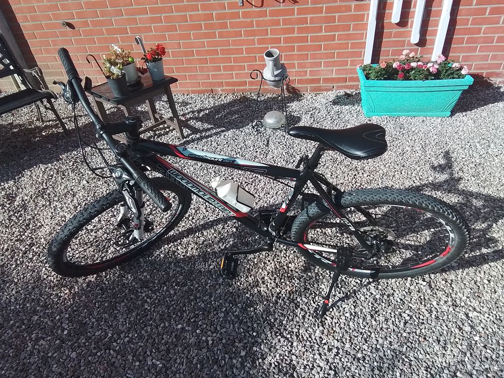 VTT...Adulte de marque ''WOODMOUNTAIN'' 
Vélos