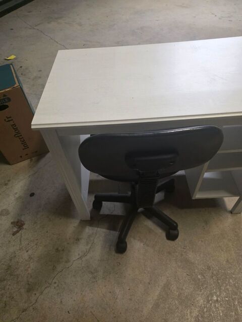 Meuble i formatique  avec une chaise 100 Marseille 14 (13)