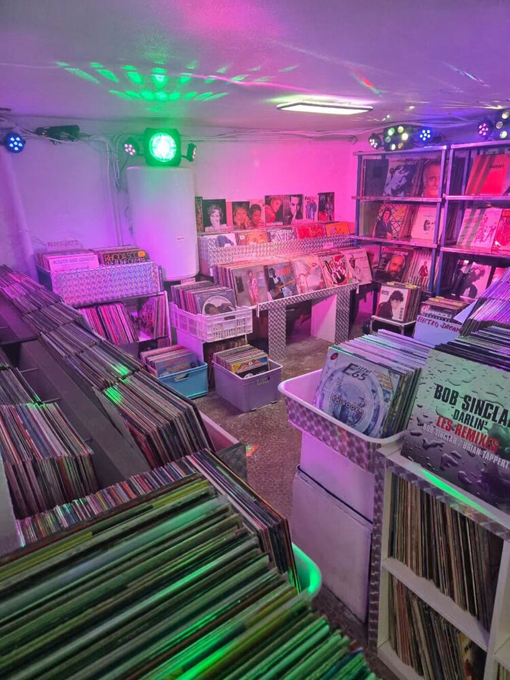 collection de disque vinyle en tout genre et format CD et vinyles