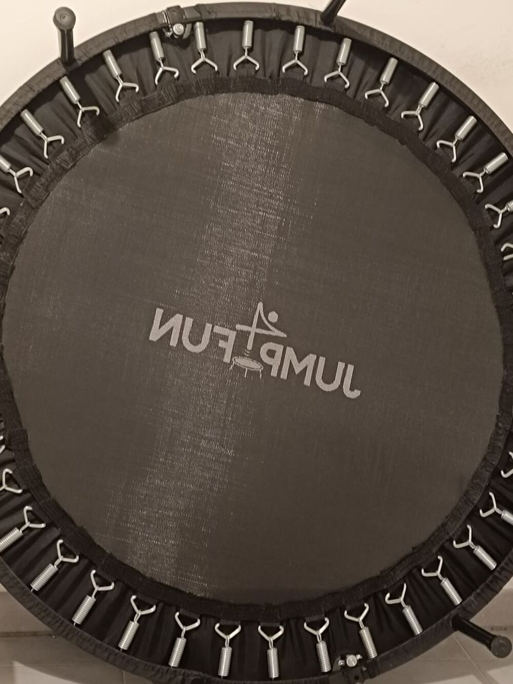Trampoline de la marque jumpfun en excellent &eacute;tat Sports