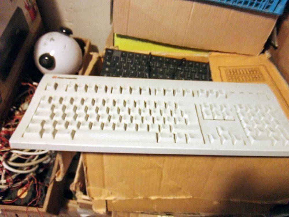 clavier QWERTY adb neuf vendu sans le cable Matériel informatique