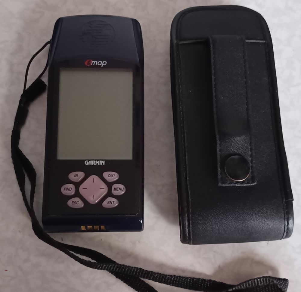 Garmin Emap Seul avec Pochette protection et Cordon Matériel informatique