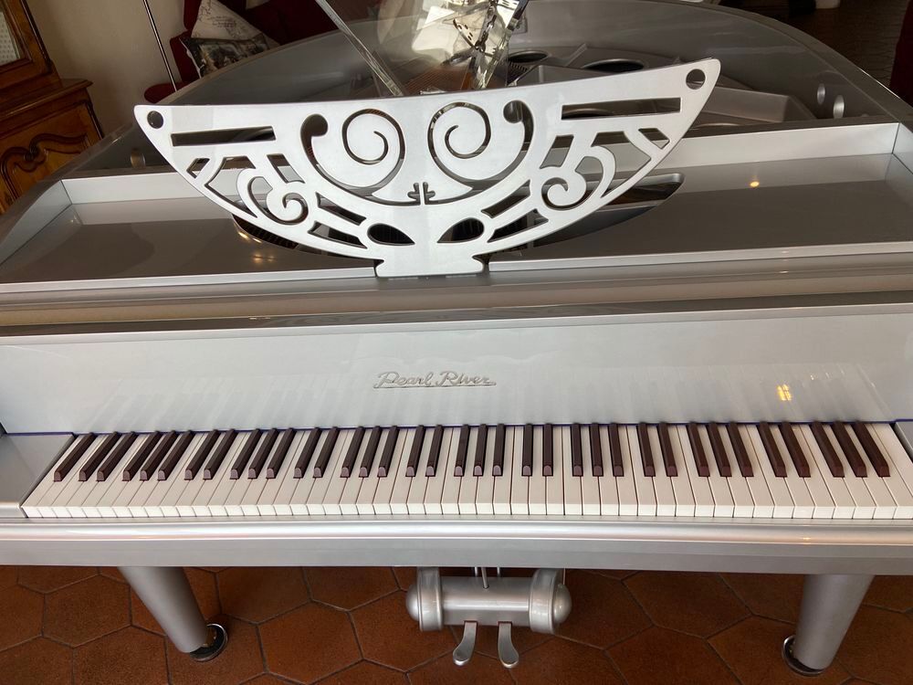 Piano &agrave; queue d'une beaut&eacute; exceptionelle Décoration