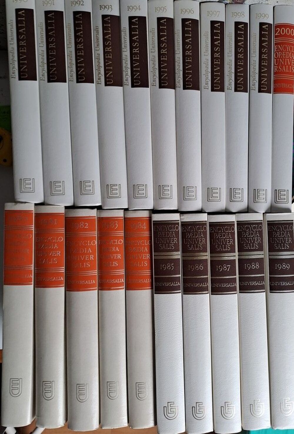 Encyclop&eacute;die universalia Livres et BD