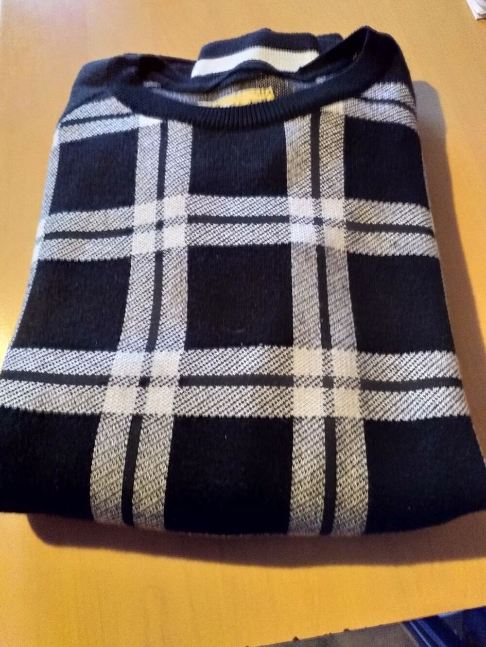  pull stradivarius noir et blanc Vêtements