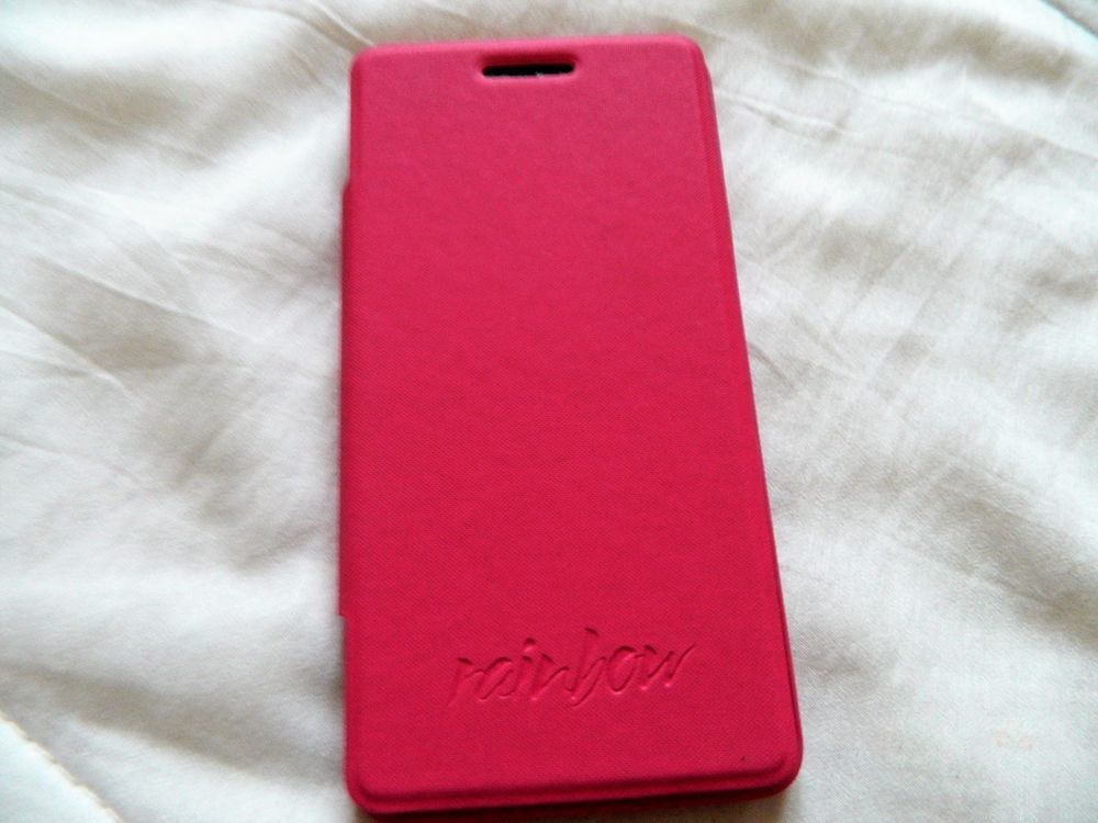Coque t&eacute;l&eacute;phone rose marque Wiko Rainbow Téléphones et tablettes