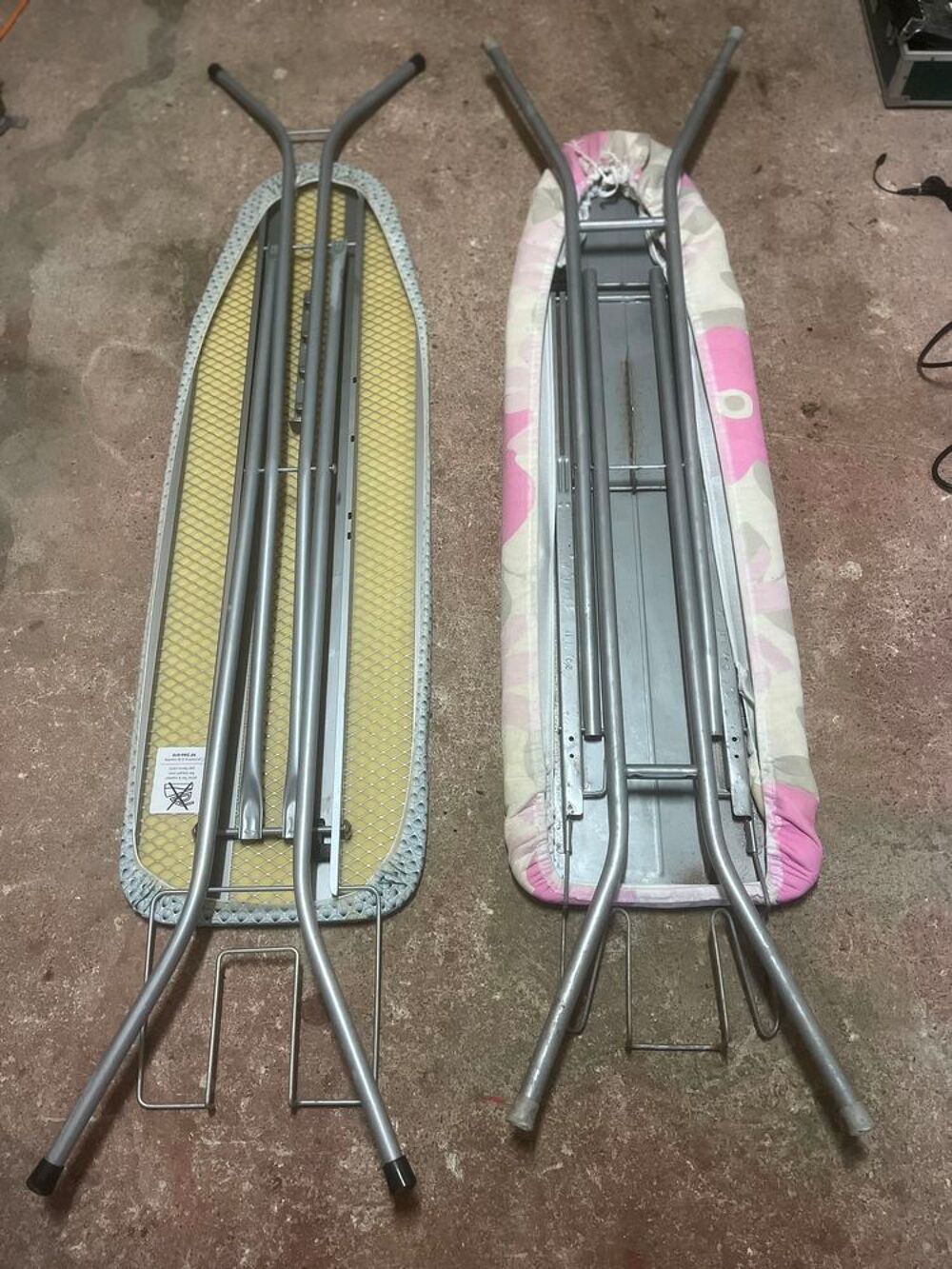 Lot 2 tables &agrave; repasser €" 1 bon &eacute;tat + 1 offerte Meubles