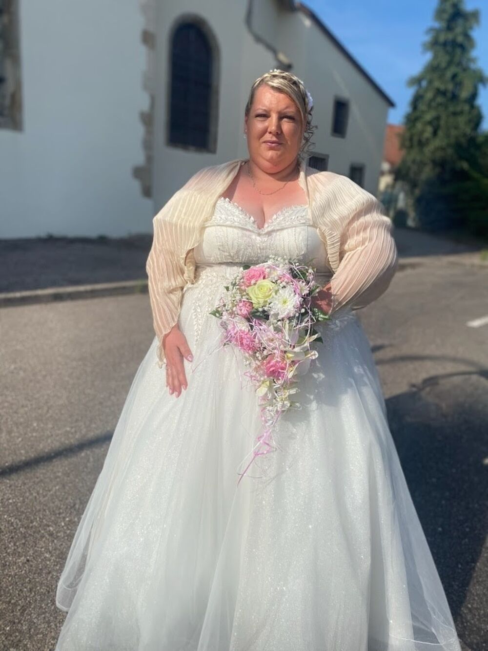 Robe de mari&eacute;e blanche bustier tulle avec bol&eacute;ro Vêtements
