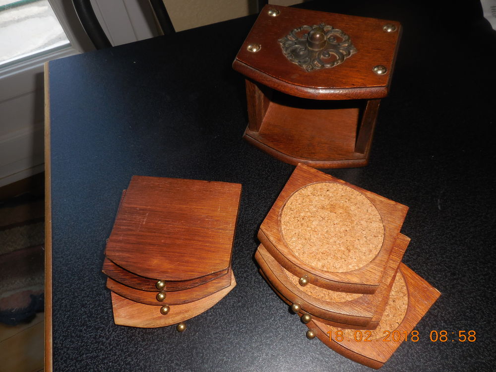 coffret de 8 sous bock
en bois et li&egrave;ge
Décoration