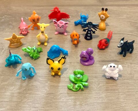 Lots de 20 figurines Pokmon 10 Nantes (44)
