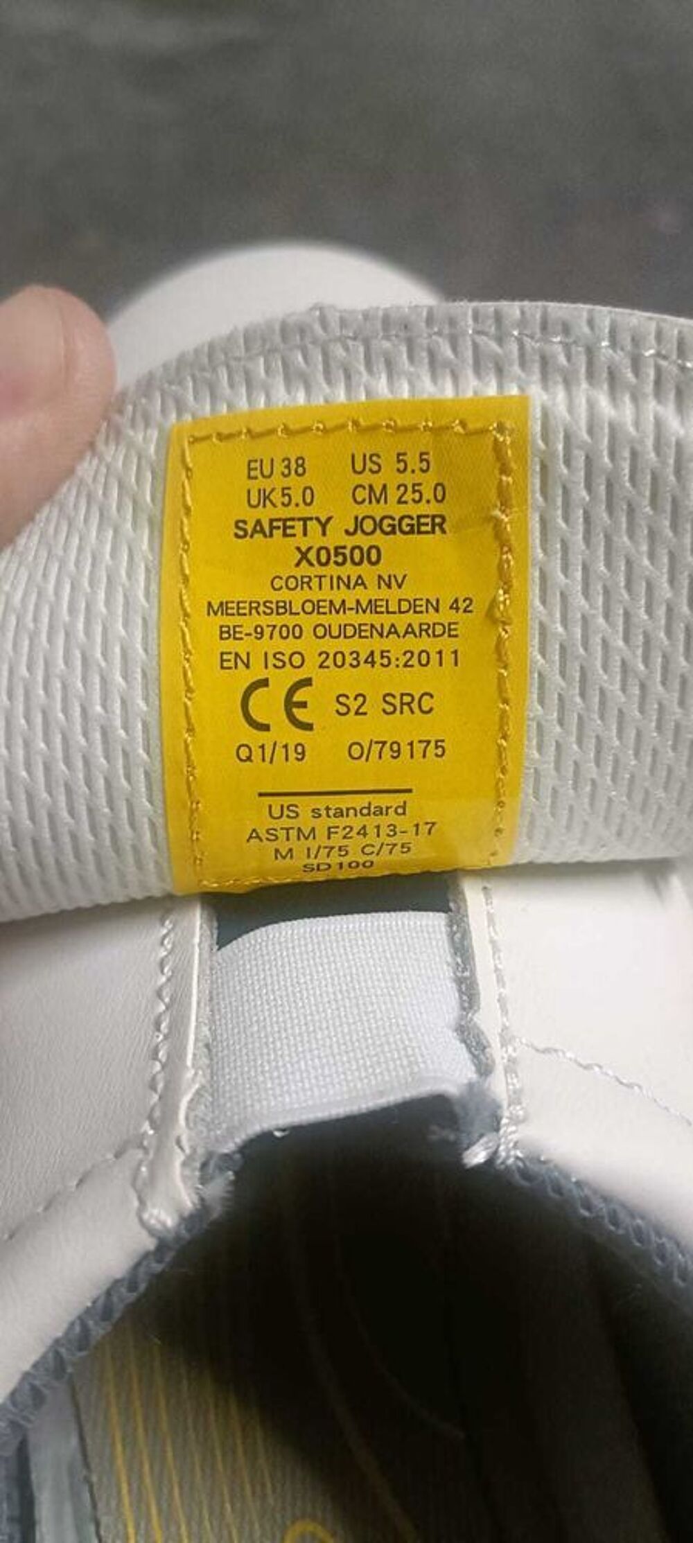 chaussures de s&eacute;curit&eacute; femme et homme blanc 38 et 40 Chaussures