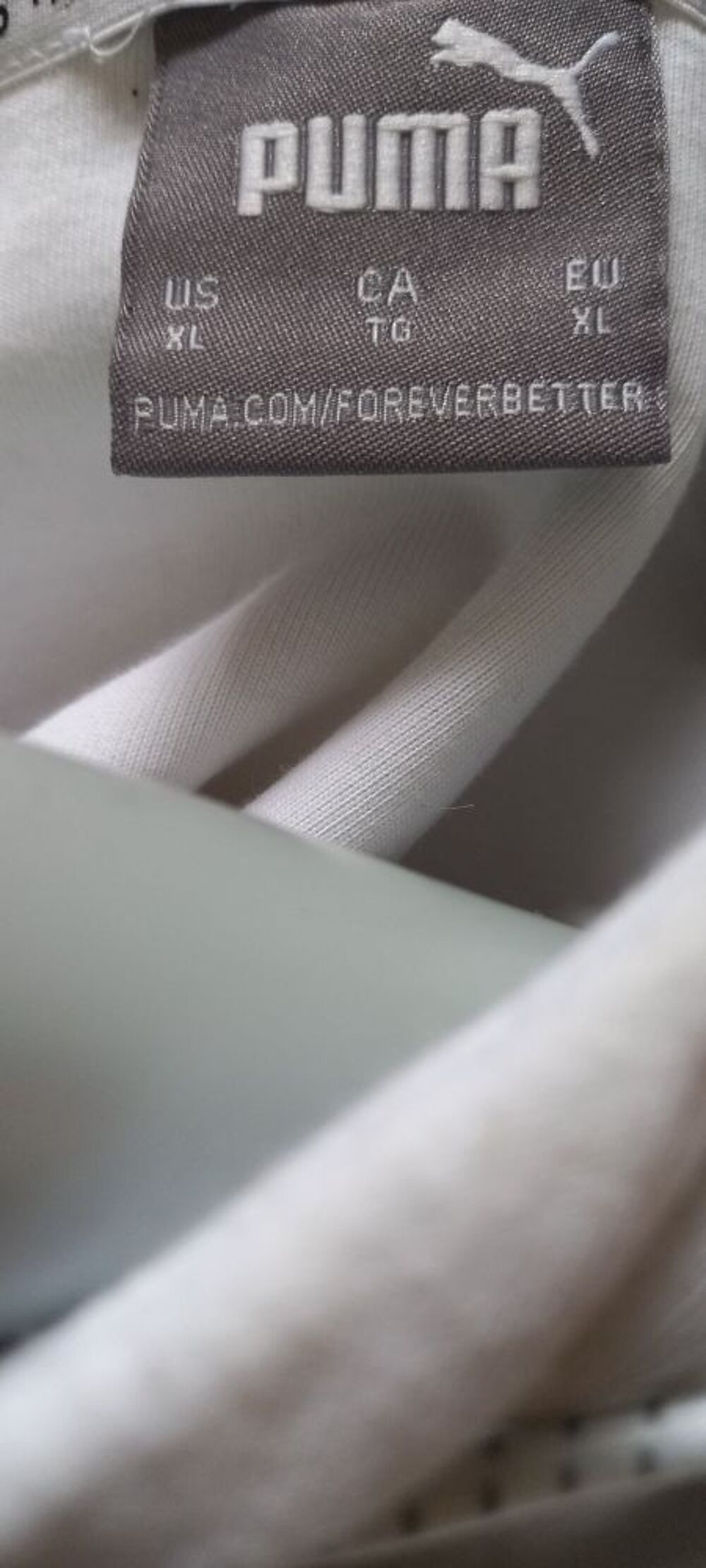 Sweat shirt &agrave; capuche Puma . Vêtements
