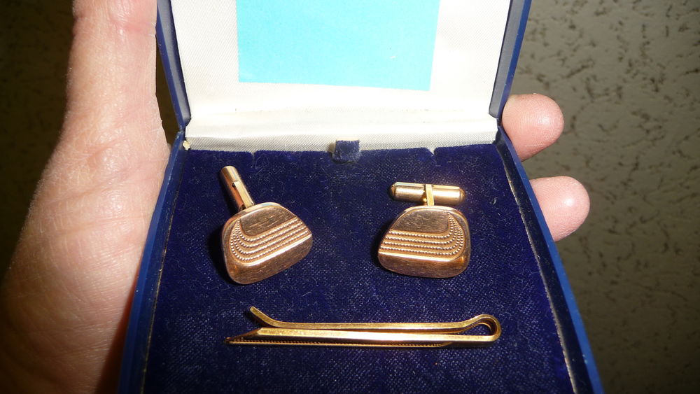 boutons de manchette et pince de cravate assortie, plaqu&eacute; or Bijoux et montres