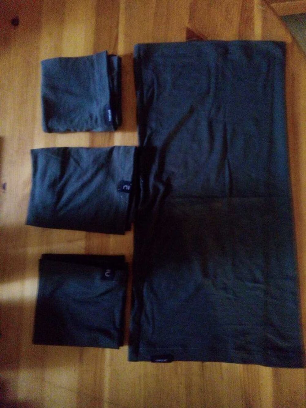 Lot 4 tour de cou decathlon neuf couleur kaki. 15 € le lot. Sur Amiens Rivery. C'est disponible. Vêtements