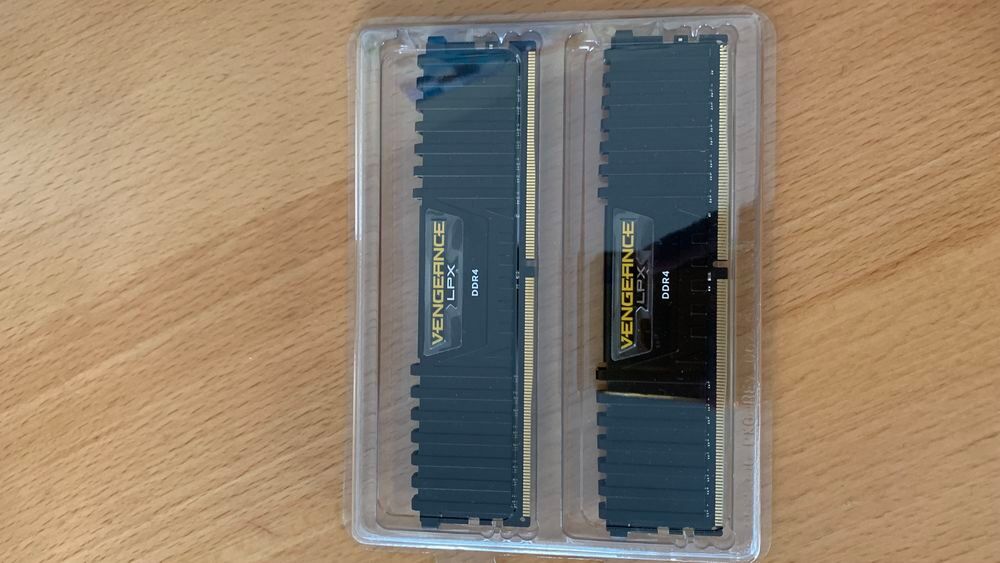Barrette de Ram PC 16GB (2x8) 3000 GHZ
Matériel informatique