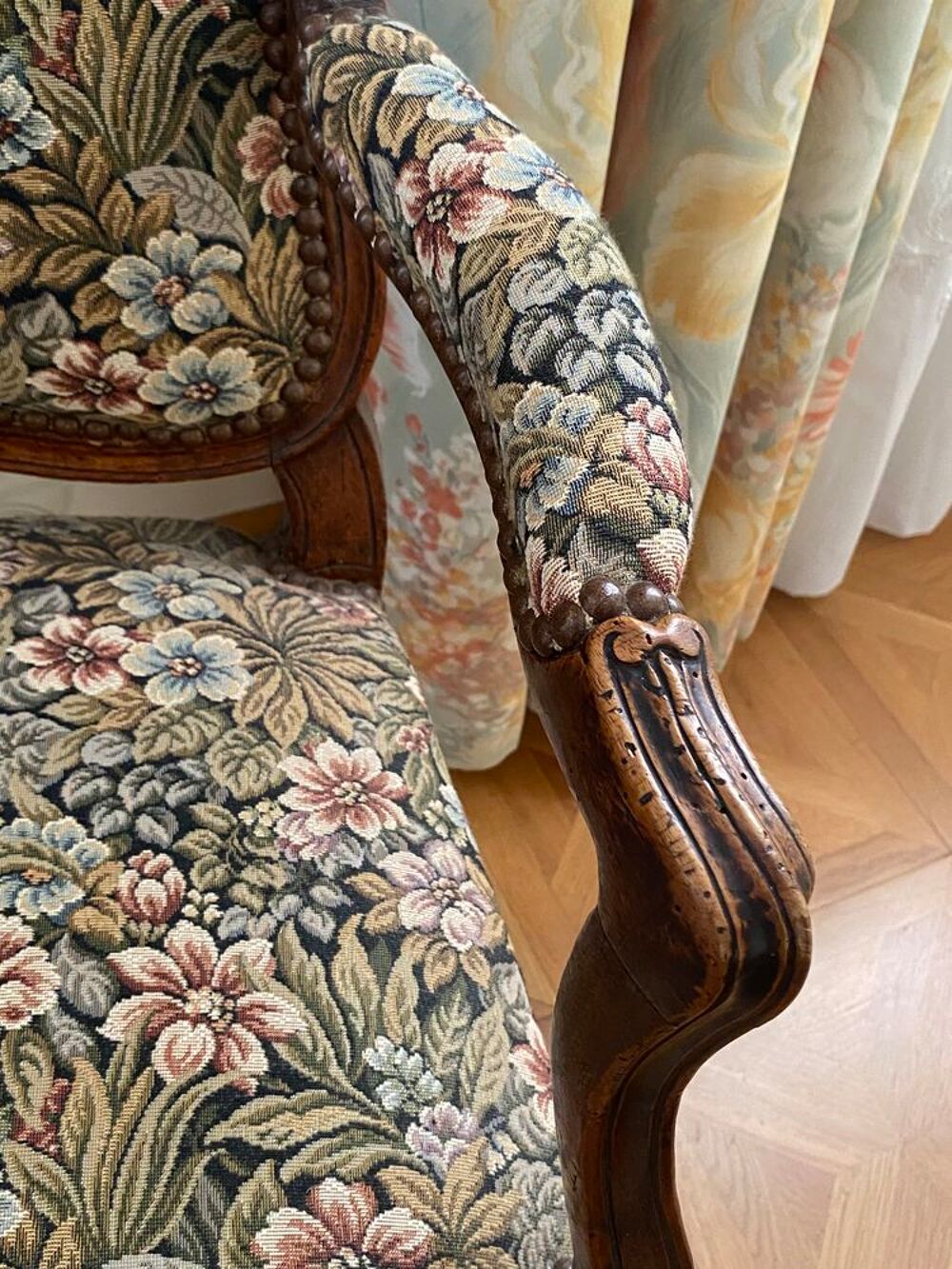 TR&Egrave;S BEAU FAUTEUIL Meubles