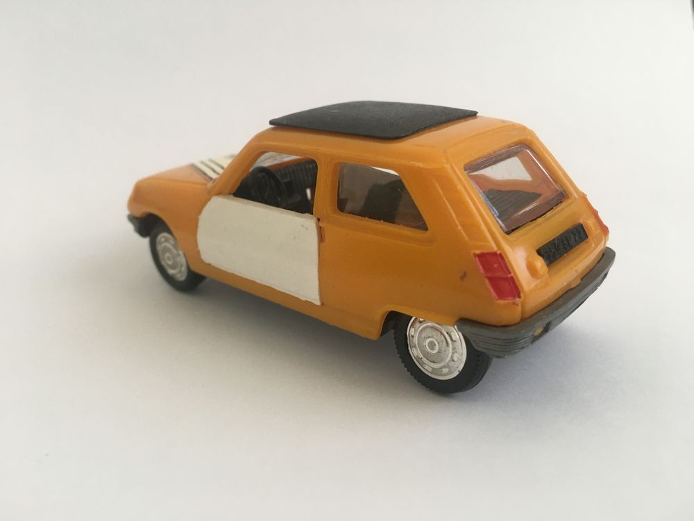NOREV ref 178 - Renault R 5 ELF - 1/43 plastique ancienne 