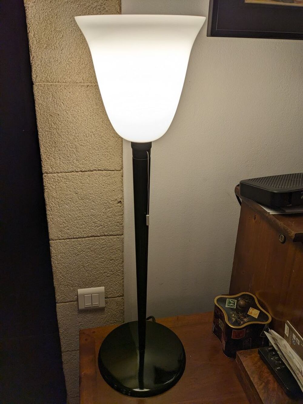GRANDE LAMPE MAZDA LITA laqu&eacute;e noire avec opaline et douille Décoration