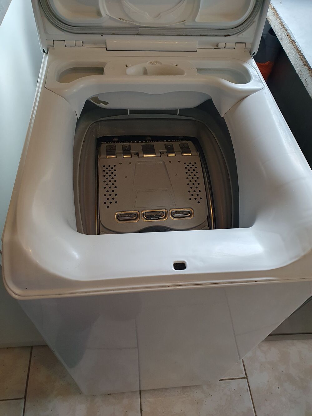 Machine &agrave; laver le linge 6 kg Electroménager