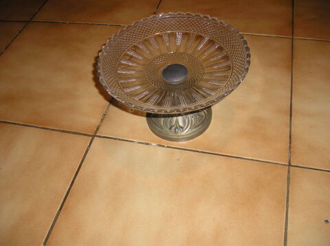 Plateau pour  fruits  vintage 
En verre cisel� et �tain
45 Sept�mes-les-Vallons (13)