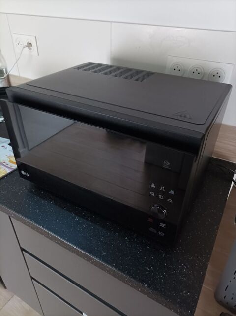 Four micro-ondes combin 39L LG NeoChef MJ3965BCR 200 Fontainebleau (77)
