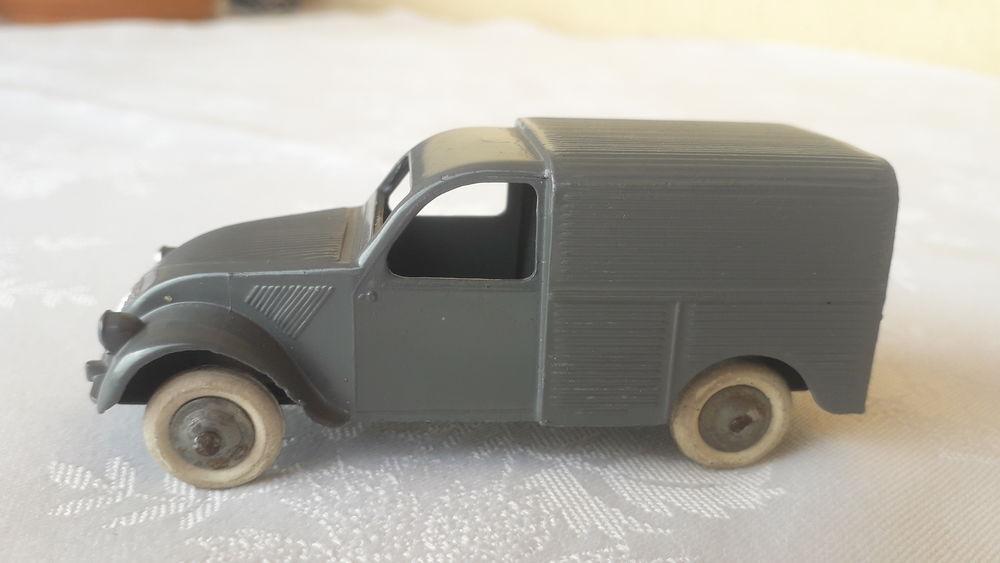 Voiture miniature 2CV Citro&euml;n commerciale JRD
