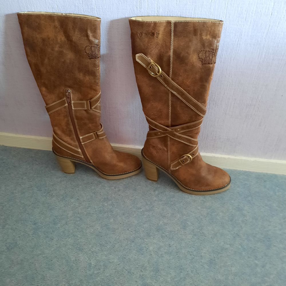 Bottes en simili cuir neuves Chaussures