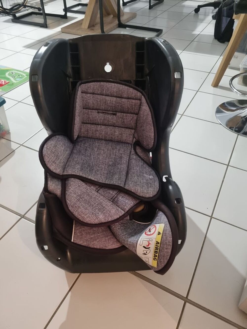 si&egrave;ge auto b&eacute;b&eacute; / enfant en tr&egrave;s bon &eacute;tat &agrave; d&eacute;battre Puériculture