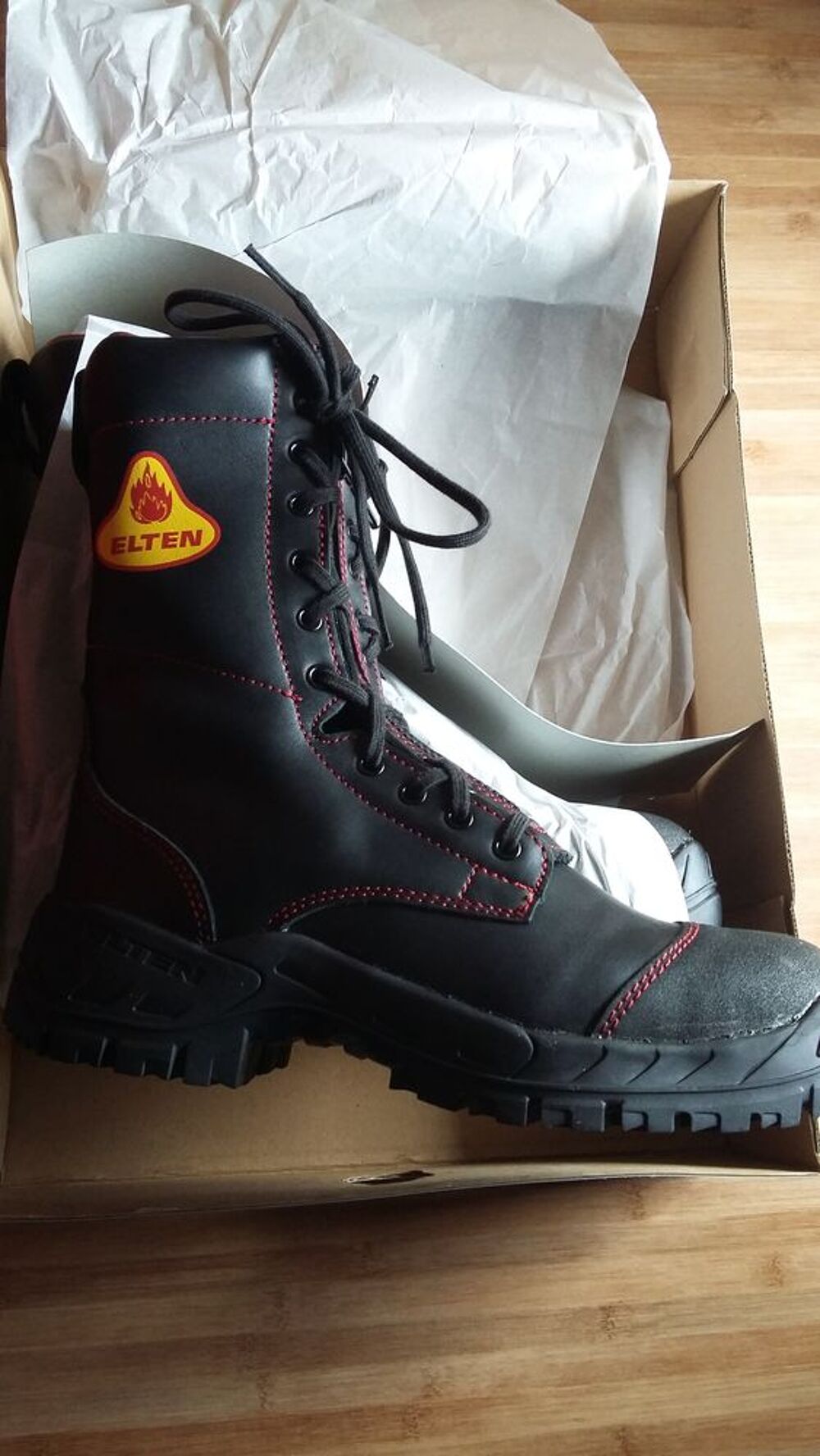 Chaussure bottine de securite ANTI FEU ANTI CHALEUR Cuir bovin NEUF TAILLE 41 AVEC COQUE Chaussures