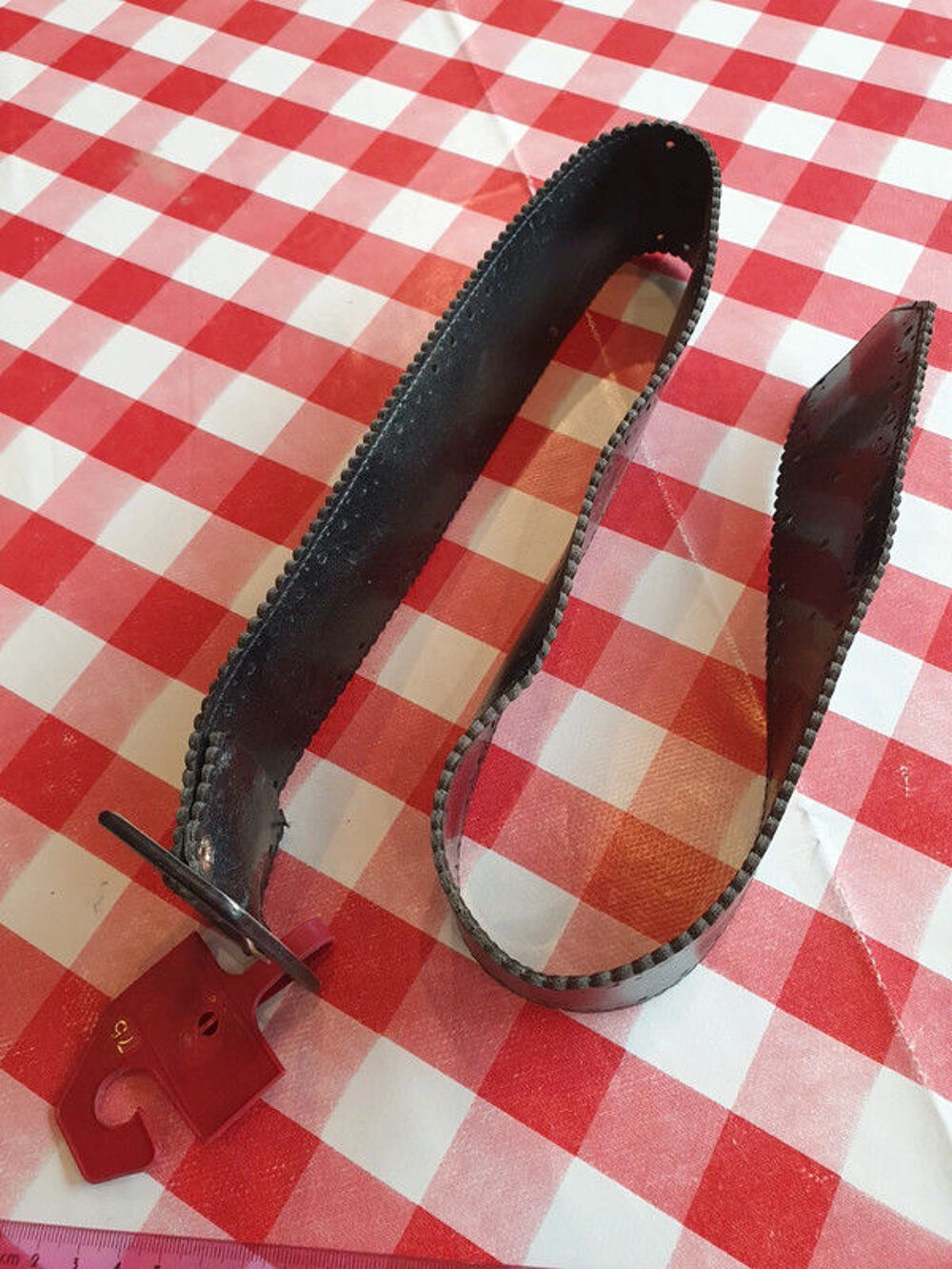 large ceinture noire 
Bijoux et montres