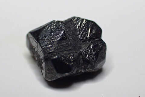 Bixbyite Tapetate San Luis Potosi Mexique 1,90 carat 5 x 5 x 14 La Petite-Raon (88)