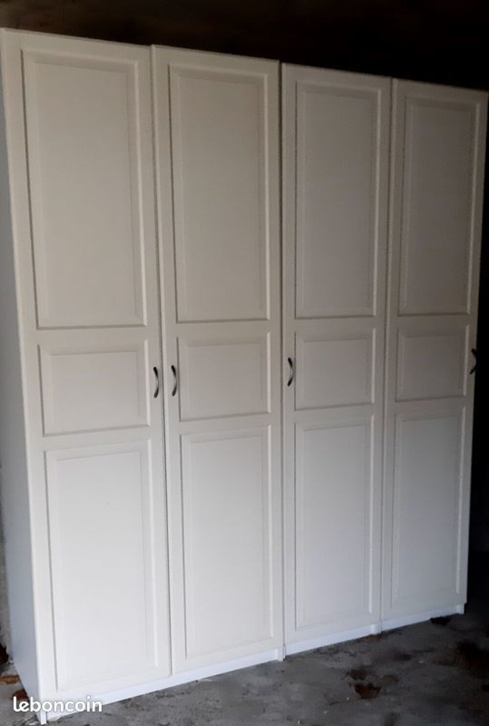 1 penderie et ses 2 colonnes de rangement en laqu&eacute;e blanc Meubles