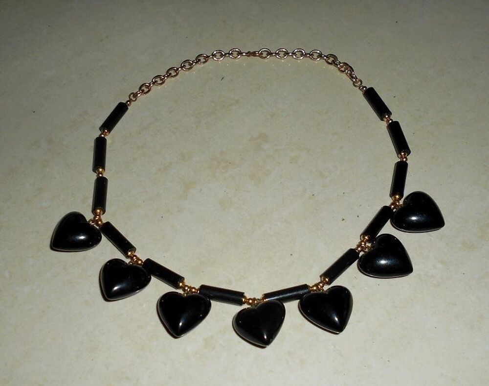 Collier Ras du Cou 7 Coeurs noir Bijoux et montres