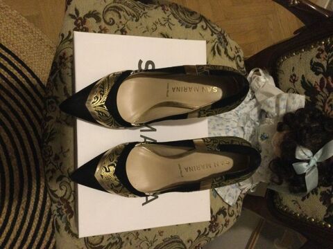 ESCARPIN Cuir Noir Dor� SAN MARINA Pointure 36 25 Montmagny (95)